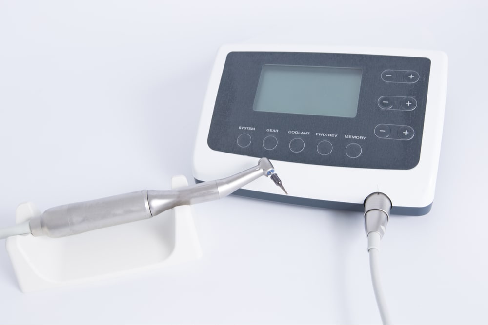 Endodontic motor with a micro tip for processing tooth canals